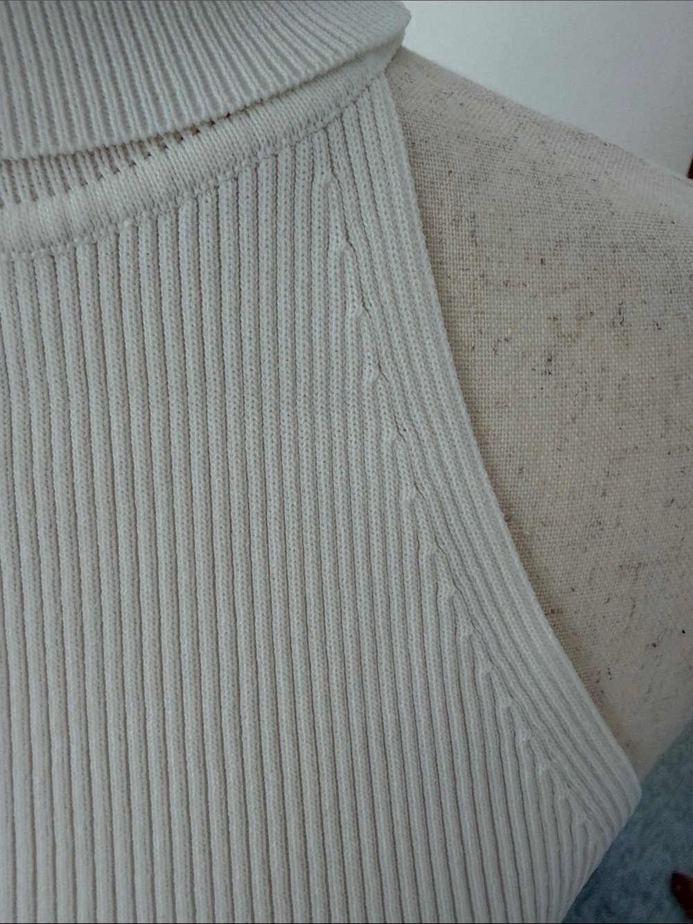 Animale Cream Ribbed High-Neck Tank Top - Picture 3 of 7